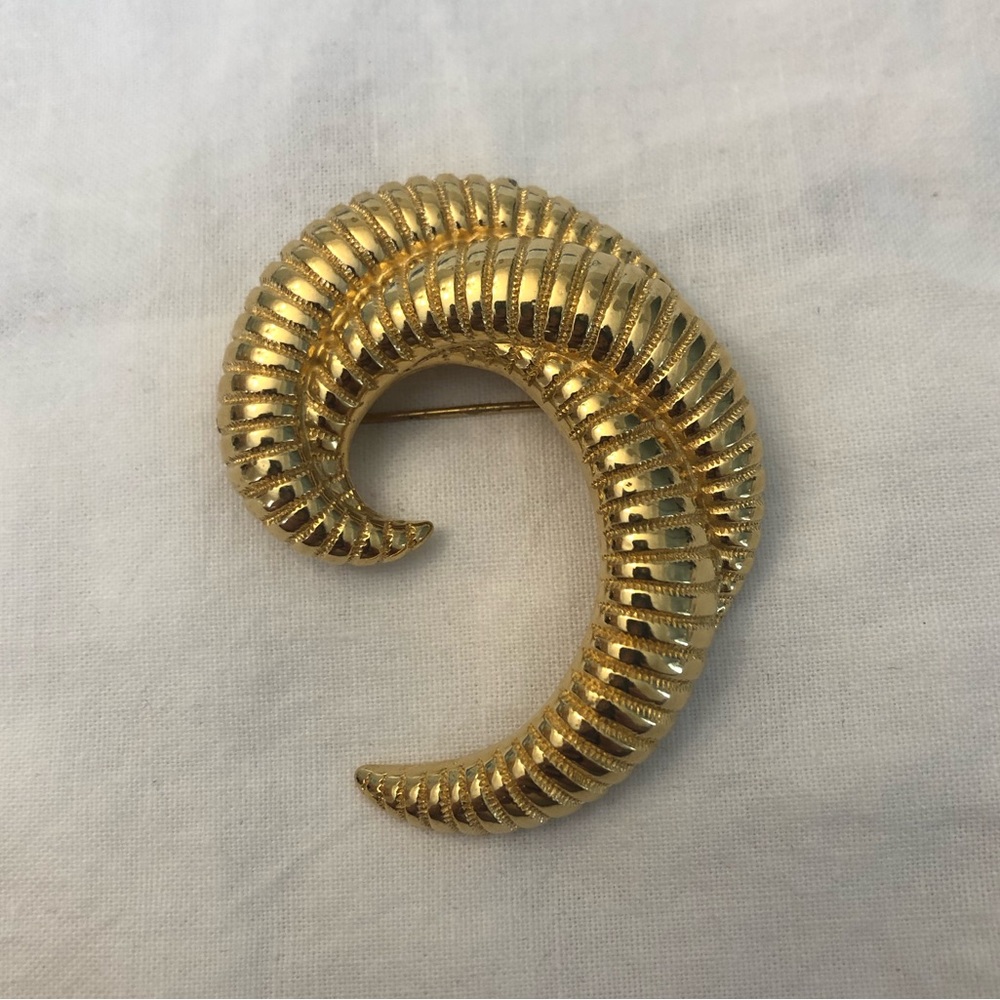 Monet Vintage Brooch Pin Large Swirl Carved Ridges Stunning Finish EUC